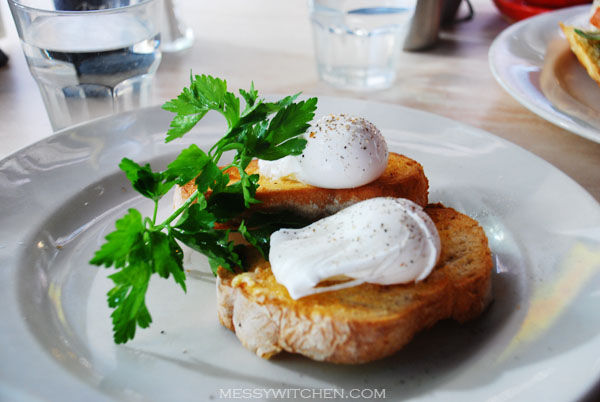 Poached Eggs On Toast in Cafe Andiamo @ Degraves Street, Melbourne CBD